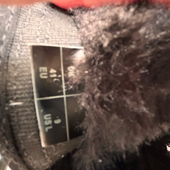 Dr. Martens  Chelsea Women’s black boots with fur and zippers! - Picture 5 of 7